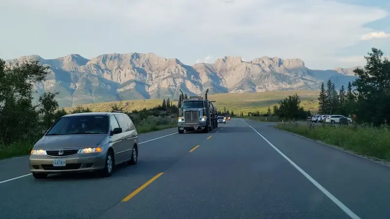 عمل سائق شاحنة في كندا